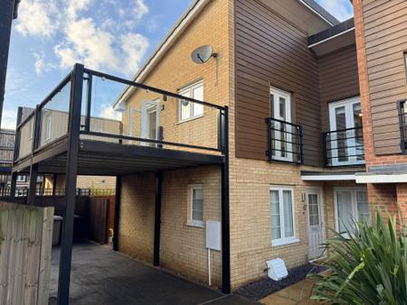 3 bedroom Link detached house to let in Holbrook Way, Barleythorpe, LE15