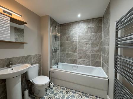 3 bedroom Link detached house to let in Holbrook Way, Barleythorpe, LE15