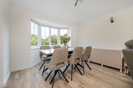 4 bedroom Detached house for sale in Alsthorpe Road, Oakham