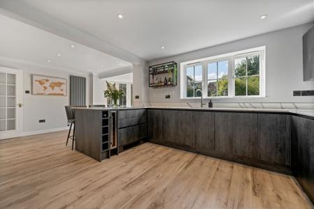 4 bedroom Detached house for sale in Alsthorpe Road, Oakham