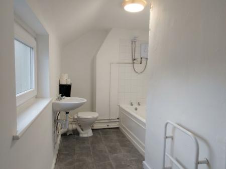 2 bedroom Flat to let in Church Street, Oakham, LE15