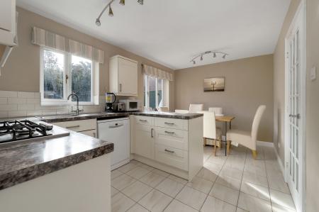 4 bedroom Detached house for sale in Foxfield Way, Oakham