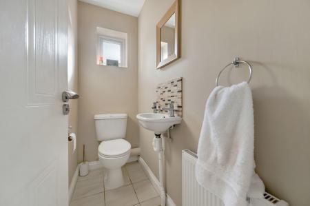 4 bedroom Detached house for sale in Foxfield Way, Oakham