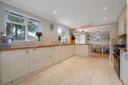 4 bedroom Detached house for sale in Foxfield Way, Oakham