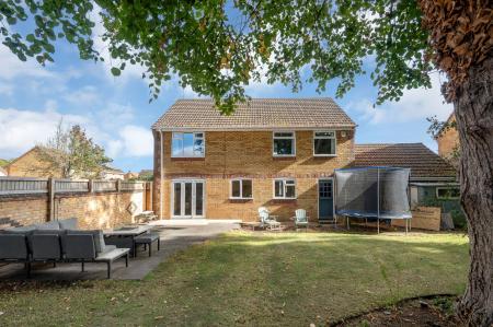 4 bedroom Detached house for sale in Foxfield Way, Oakham