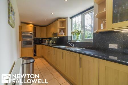 5 bedroom Detached house for sale in Hallcroft Road, Retford, DN22