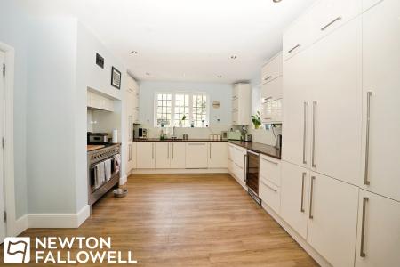 5 bedroom Detached house for sale in Hallcroft Road, Retford, DN22