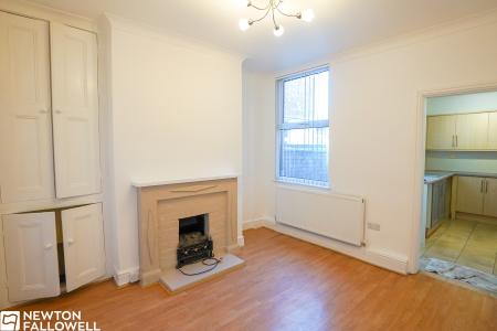 2 bedroom Terraced House for sale in Hind Street, Retford, DN22