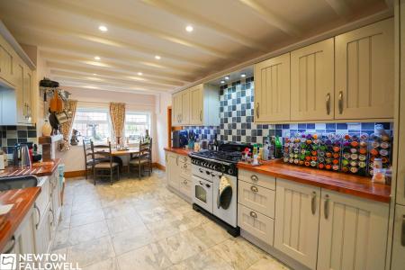 3 bedroom Detached house for sale in Main Street, Hayton, DN22