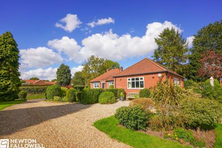 3 bedroom Detached bungalow for sale in Markham Road Askham, Newark, NG22