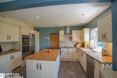 3 bedroom Detached bungalow for sale in Markham Road Askham, Newark, NG22