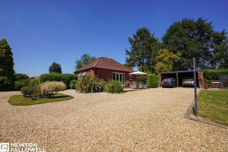 3 bedroom Detached bungalow for sale in Markham Road Askham, Newark, NG22