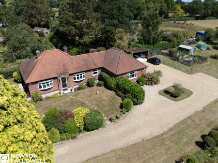 3 bedroom Detached bungalow for sale in Markham Road Askham, Newark, NG22