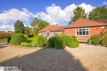 3 bedroom Detached bungalow for sale in Markham Road Askham, Newark, NG22