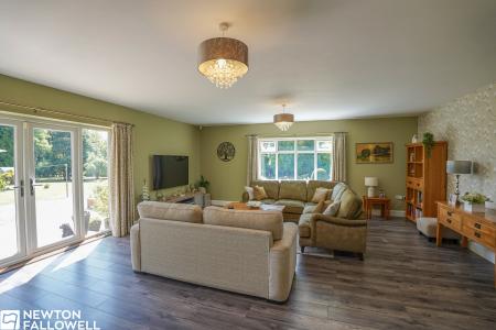 3 bedroom Detached bungalow for sale in Markham Road Askham, Newark, NG22