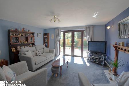 3 bedroom Semi-detached house for sale in Poulter View, Retford, DN22