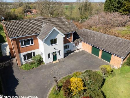 5 bedroom Detached house for sale in Rectory Walk, Gamston, DN22