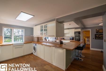 5 bedroom Detached house for sale in Rectory Walk, Gamston, DN22