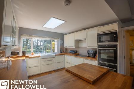 5 bedroom Detached house for sale in Rectory Walk, Gamston, DN22