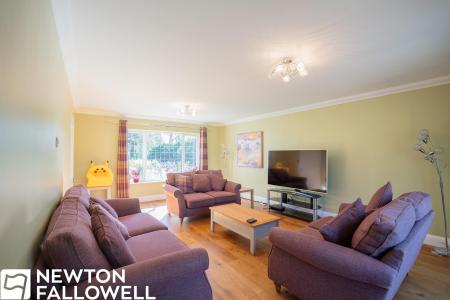 5 bedroom Detached house for sale in Rectory Walk, Gamston, DN22