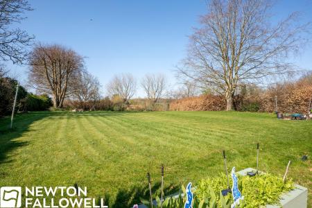 5 bedroom Detached house for sale in Rectory Walk, Gamston, DN22