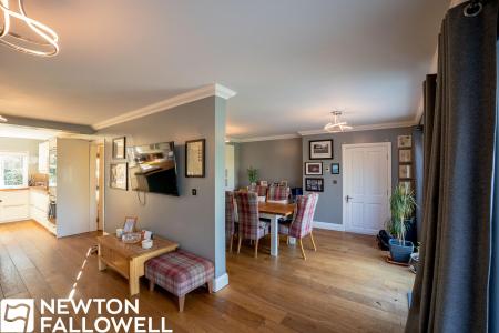 5 bedroom Detached house for sale in Rectory Walk, Gamston, DN22