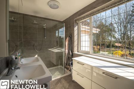 5 bedroom Detached house for sale in Rectory Walk, Gamston, DN22