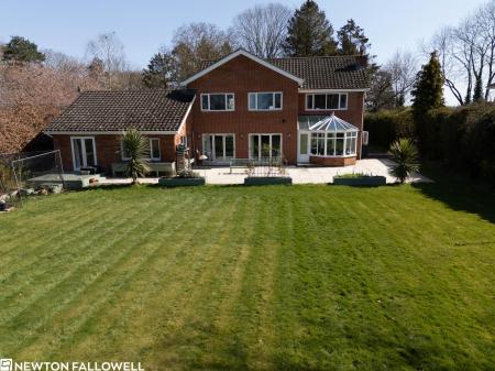 5 bedroom Detached house for sale in Rectory Walk, Gamston, DN22