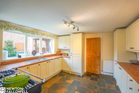 5 bedroom Semi-detached house for sale in Richard Street, Retford, DN22