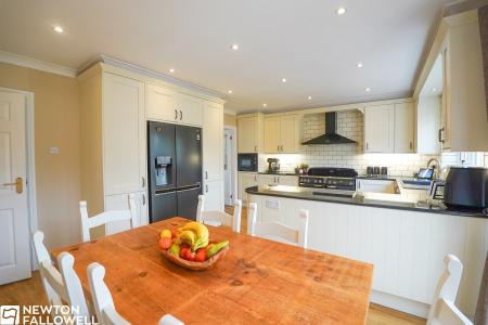 4 bedroom Detached house for sale in Rutland Road, Retford, DN22