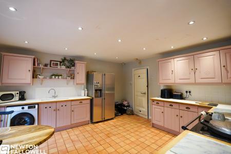 4 bedroom Detached house for sale in Sutton Lane, Sutton cum Lound, DN22