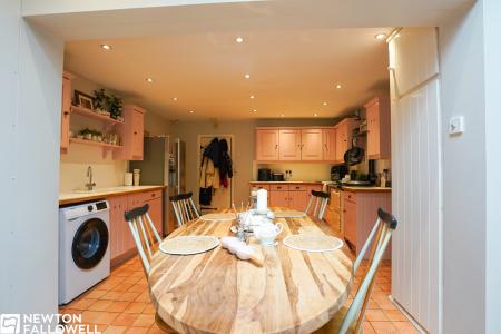 4 bedroom Detached house for sale in Sutton Lane, Sutton cum Lound, DN22