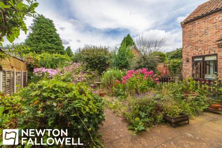 3 bedroom Cottage for sale in Town Street, Lound, DN22