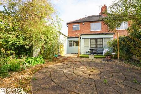 3 bedroom Semi-detached house for sale in West Carr Road, Retford, DN22