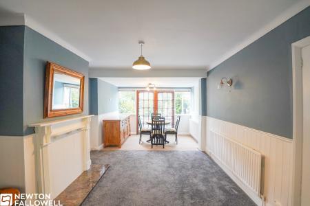 3 bedroom Semi-detached house for sale in West Carr Road, Retford, DN22