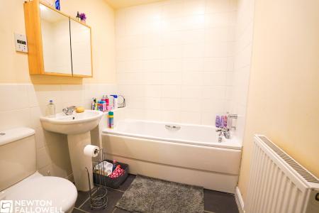 4 bedroom Town house for sale in Waterfields, Retford, DN22