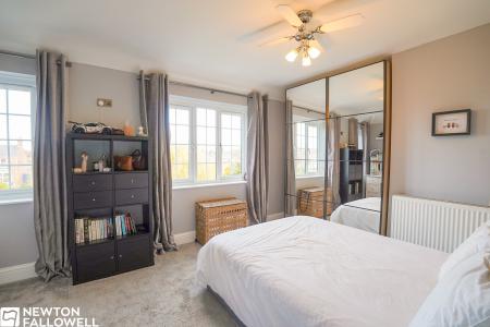 2 bedroom Semi-detached house for sale in Lincoln Road, Tuxford, NG22