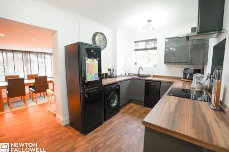 2 bedroom Semi-detached house for sale in Lincoln Road, Tuxford, NG22