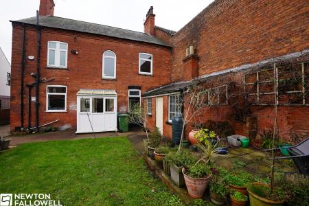 4 bedroom Town house for sale in London Road, Retford, DN22