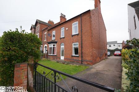 4 bedroom Town house for sale in London Road, Retford, DN22
