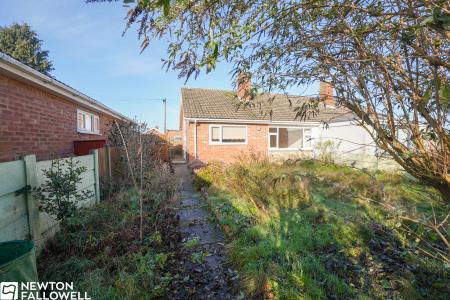 2 bedroom Semi-detached bungalow for sale in Woodside, Retford, DN22