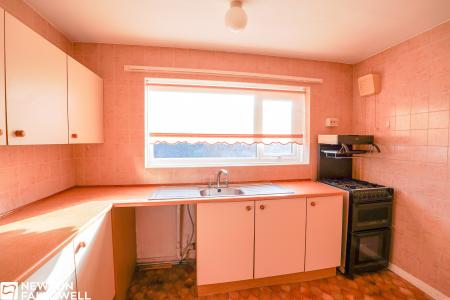 2 bedroom Semi-detached bungalow for sale in Woodside, Retford, DN22