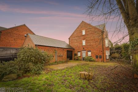 4 bedroom Semi-detached house for sale in Queen Street, Retford, DN22