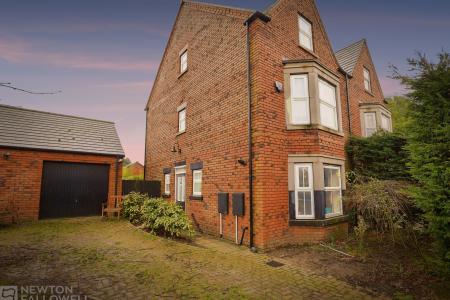 4 bedroom Semi-detached house for sale in Queen Street, Retford, DN22
