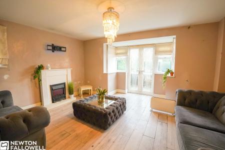 4 bedroom Semi-detached house for sale in Queen Street, Retford, DN22