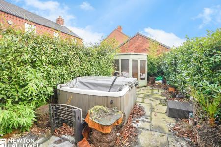 4 bedroom Semi-detached house for sale in Queen Street, Retford, DN22