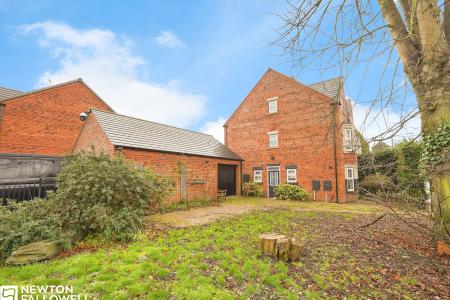 4 bedroom Semi-detached house for sale in Queen Street, Retford, DN22