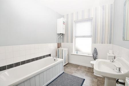 2 bedroom Terraced House for sale in Frederick Street, Retford, DN22