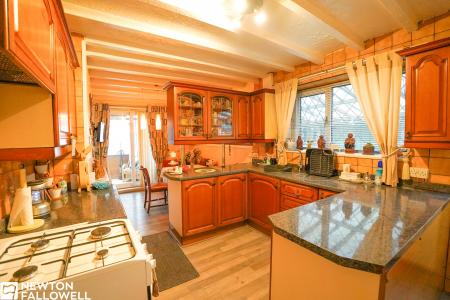 3 bedroom Semi-detached house for sale in Sandringham Road, Retford, DN22