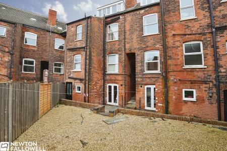 2 bedroom Flat for sale in Victoria Road, Retford, DN22